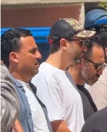 مش قادر يمسك دموعه.. بكاء كريم محمود عبد العزيز في جنازة سليمان عيد: سلام يا صاحبي
