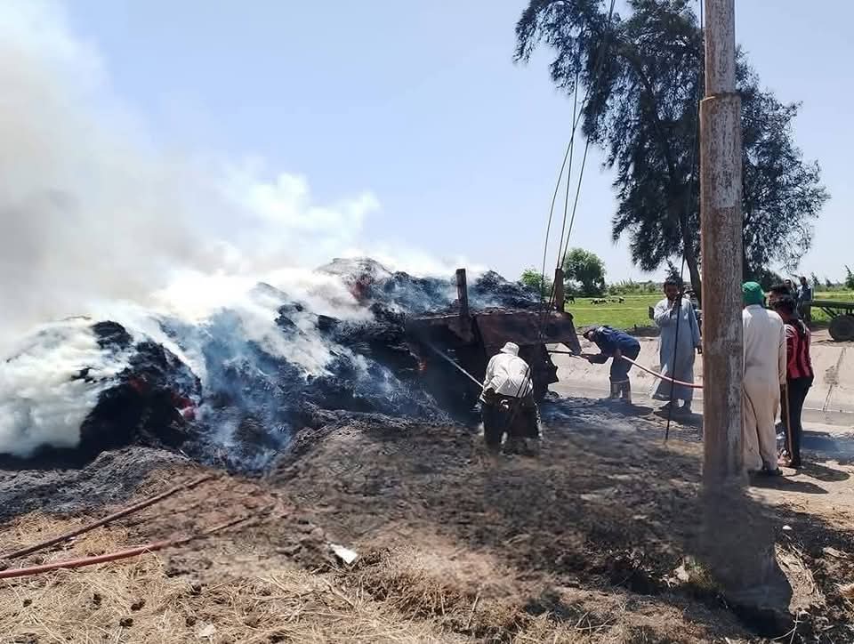 الحماية المدنية تسيطر علي حريق مقطورتين بكفر الشيخ 