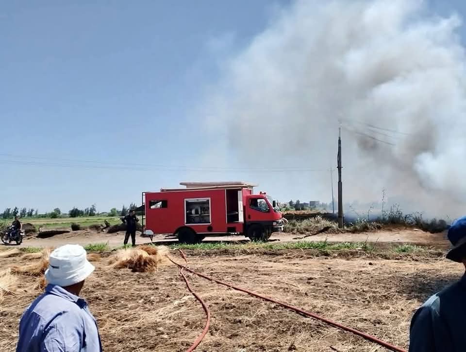 الحماية المدنية تسيطر علي حريق مقطورتين بكفر الشيخ 