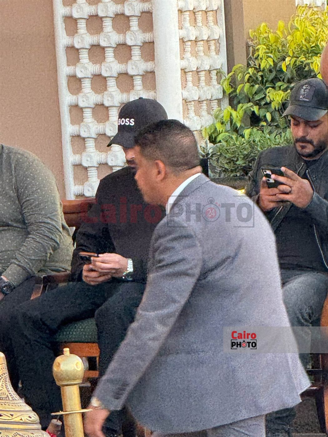  نجل سليمان عيد وحمدي الميرغني يستقبلان عزاء الراحل بمسجد الشرطة