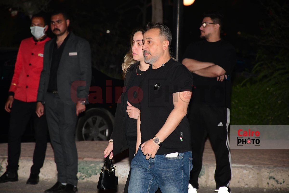 يسرا وأمير كرارة ومحمد سامي وشريف عرفه يقدمون واجب العزاء في الراحل سليمان عيد