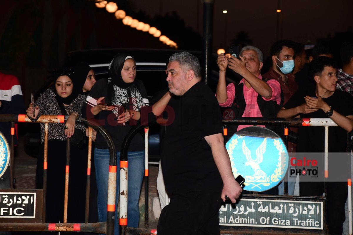 يسرا وأمير كرارة ومحمد سامي وشريف عرفه يقدمون واجب العزاء في الراحل سليمان عيد