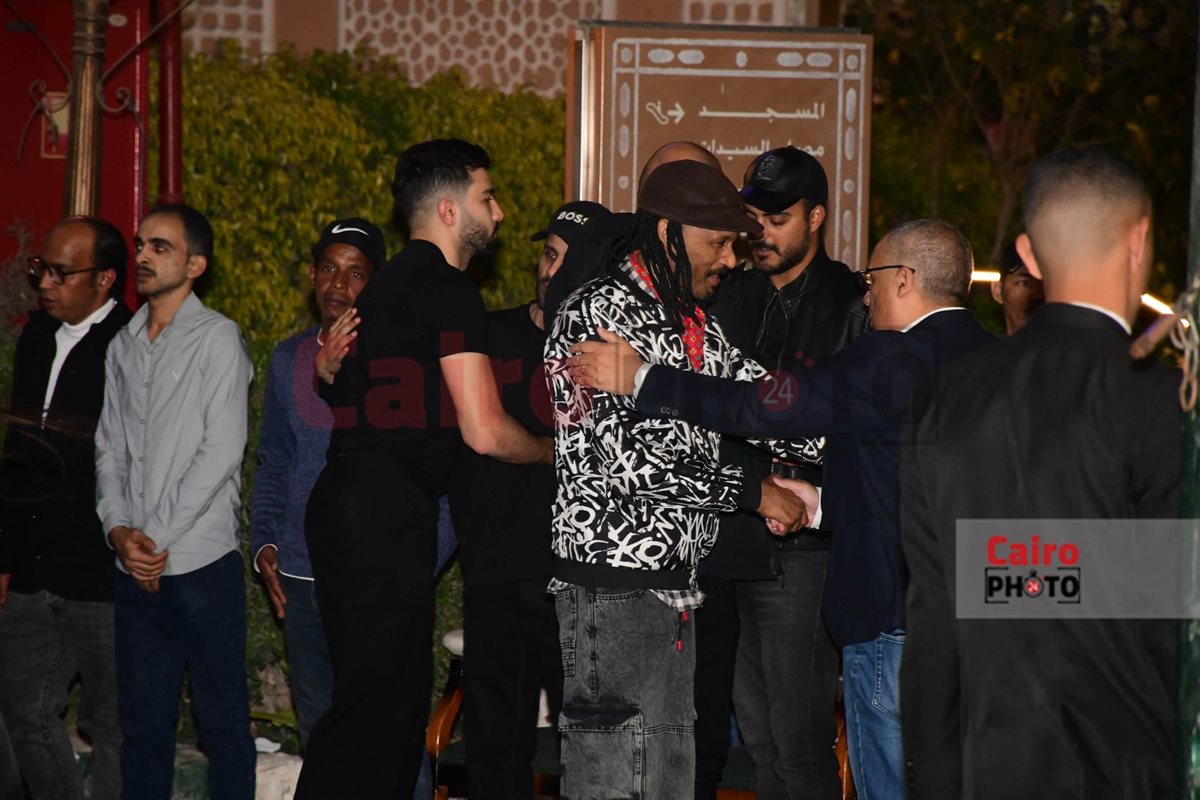 يسرا وأمير كرارة ومحمد سامي وشريف عرفه يقدمون واجب العزاء في الراحل سليمان عيد