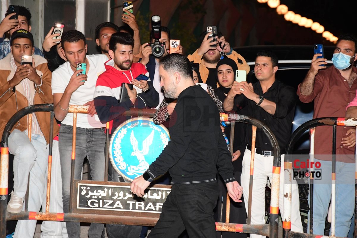 يسرا وأمير كرارة ومحمد سامي وشريف عرفه يقدمون واجب العزاء في الراحل سليمان عيد