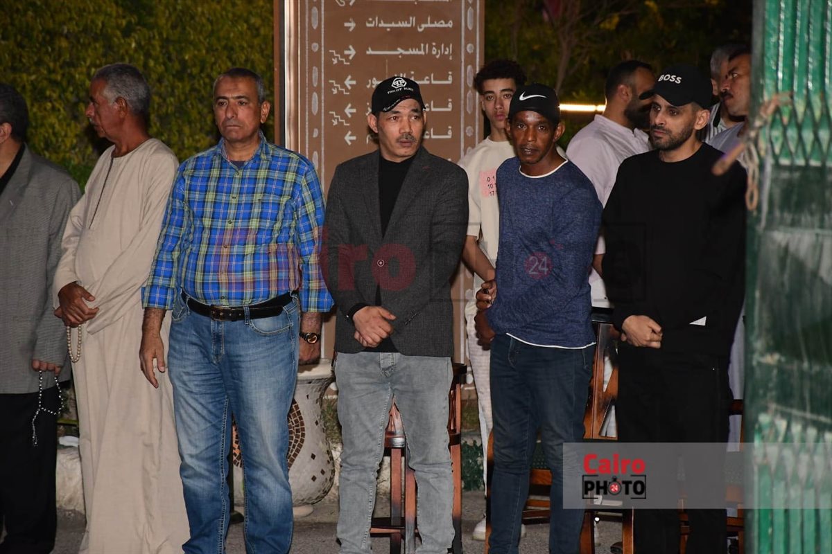 يسرا وأمير كرارة ومحمد سامي وشريف عرفه يقدمون واجب العزاء في الراحل سليمان عيد