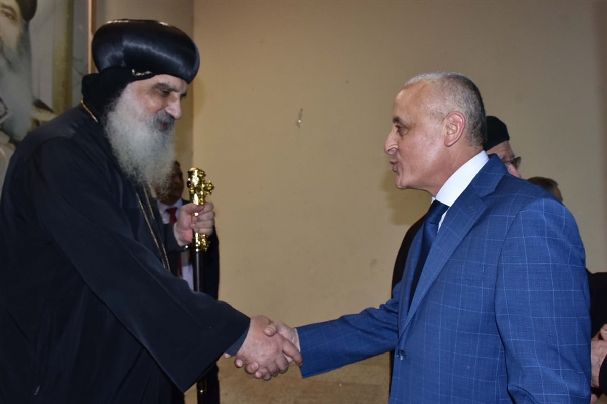 محافظ الأقصر وجولة في الكنائس للتهنئة بعيد الميلاد المجيد