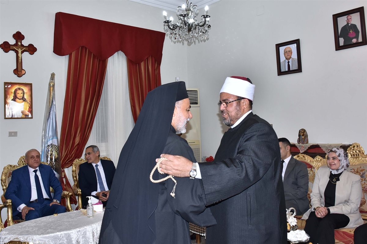 محافظ الأقصر وجولة في الكنائس للتهنئة بعيد الميلاد المجيد