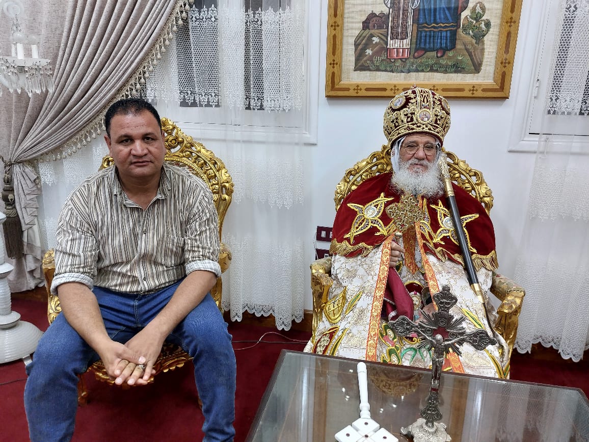 مدير مكتب القاهرة 24 بسوهاج رفقة نيافة الحبر الجليل الأنبا إشعياء - مطران كرسي طهطا وجهينة وتوابعهما