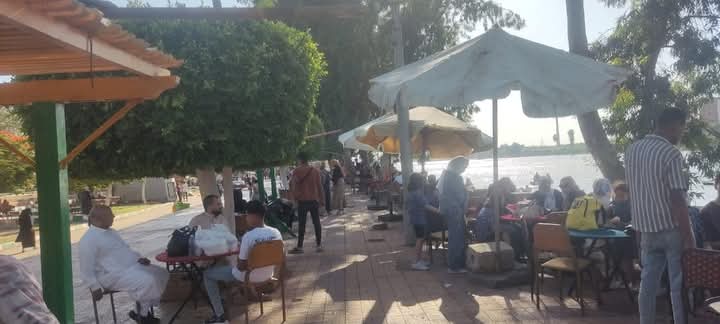 إقبال المواطنين علي الحدائق 