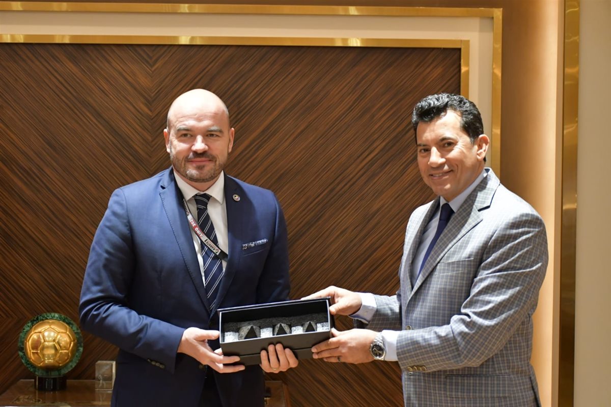 وزير الرياضة يستقبل رئيس الاتحاد الدولي للكاراتيه