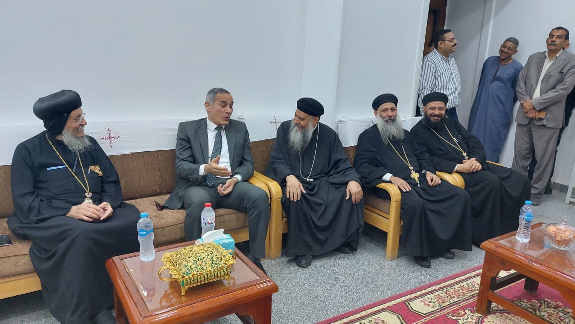 مدير أمن الأقصر يقدم التهنئة بعيد القيامة المجيد