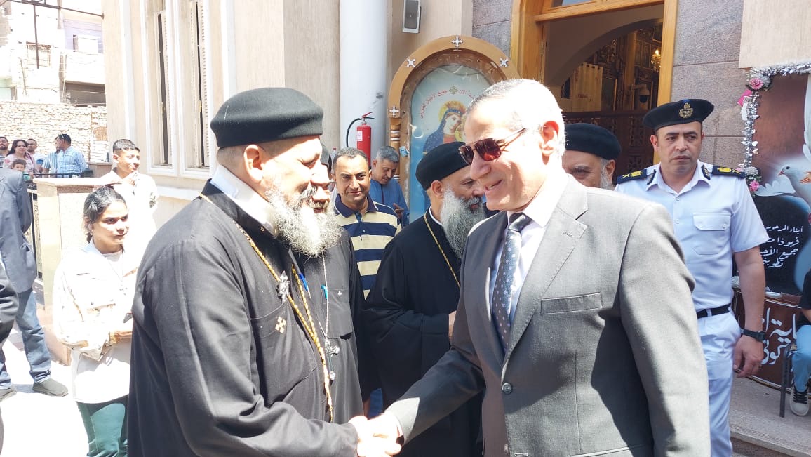 مدير أمن الأقصر يقدم التهنئة بعيد القيامة المجيد