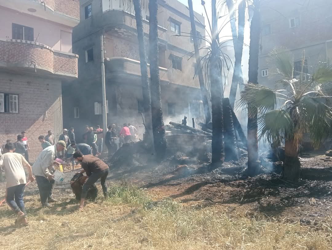 أثناء السيطرة علي الحريق