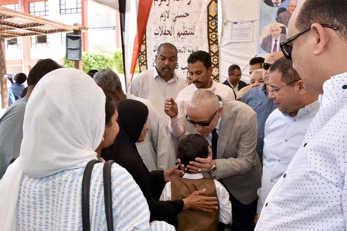 محافظ الأقصر ومشروعات تنموية غرب الأقصر