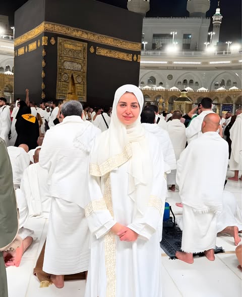 لقطات لـ الفنانة هبة مجدي في العمرة والفنانة تتصدر التريند بعد نشرها الصور