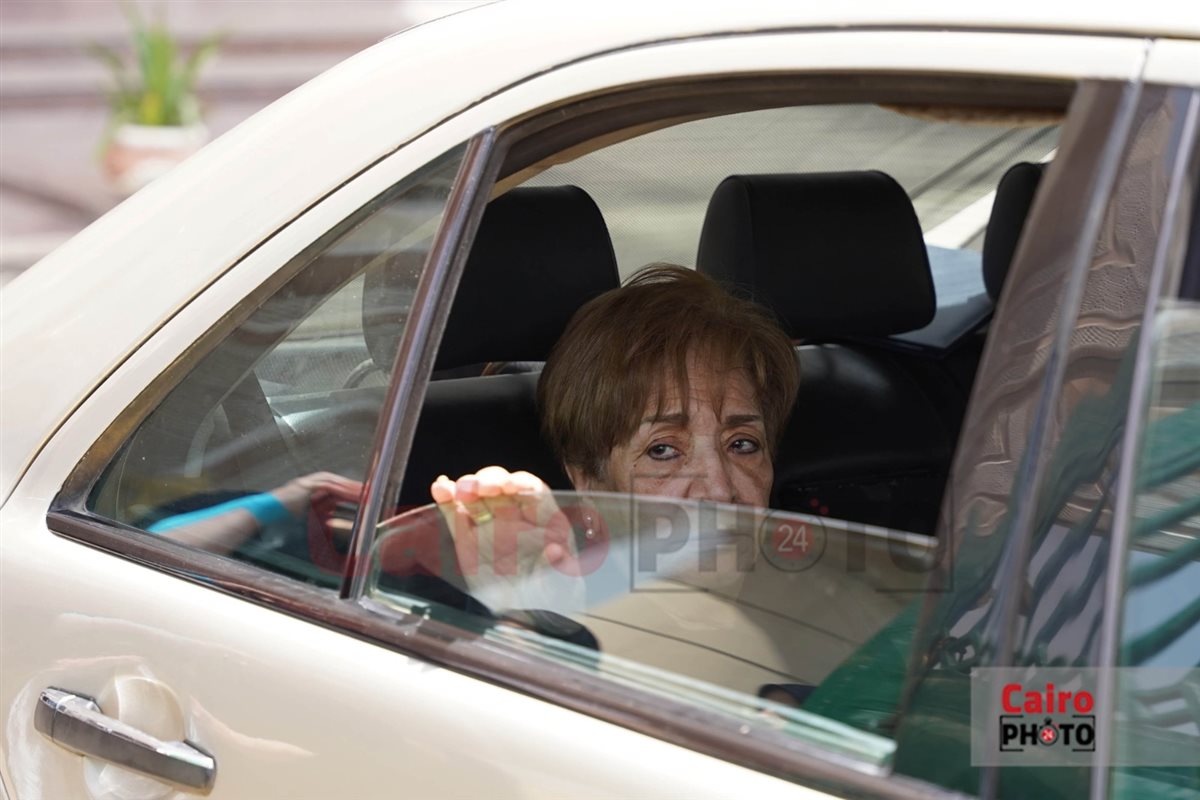 لقطات من جنازة الدكتور نبيل سالم زوج الإعلامية سناء منصور 