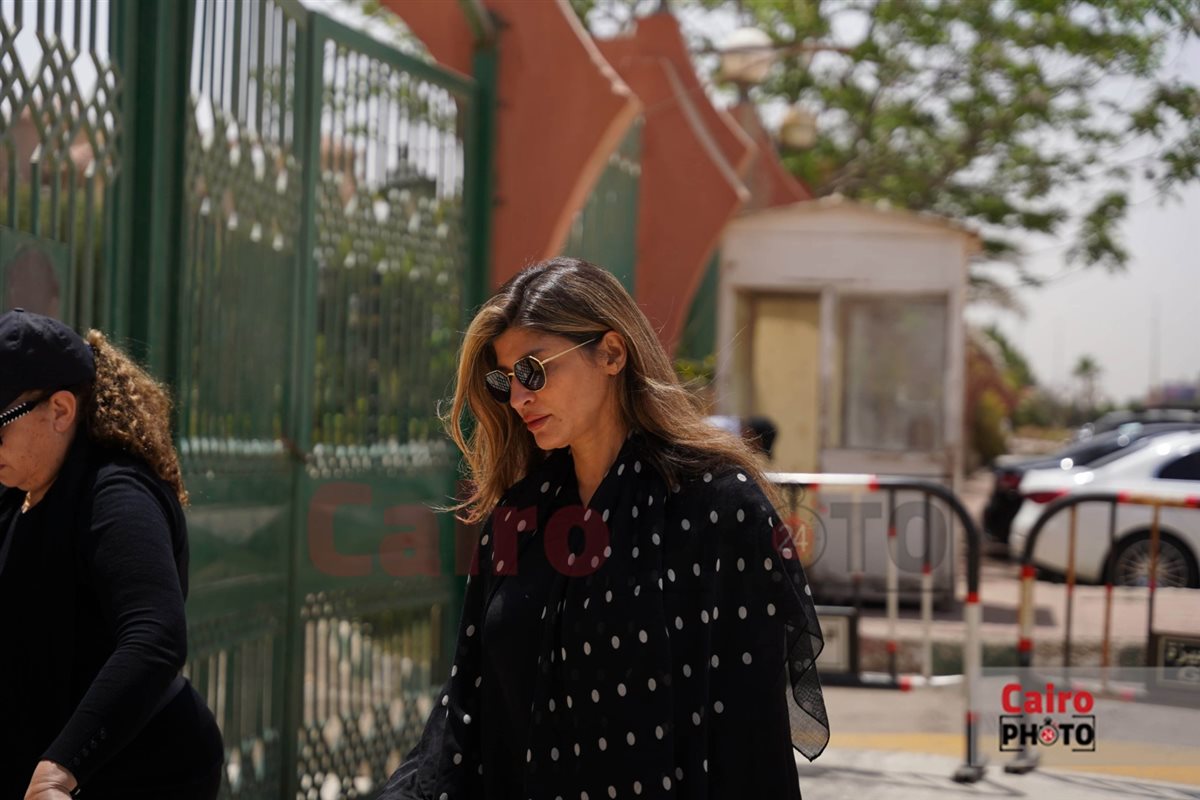 لقطات من جنازة الدكتور نبيل سالم زوج الإعلامية سناء منصور 