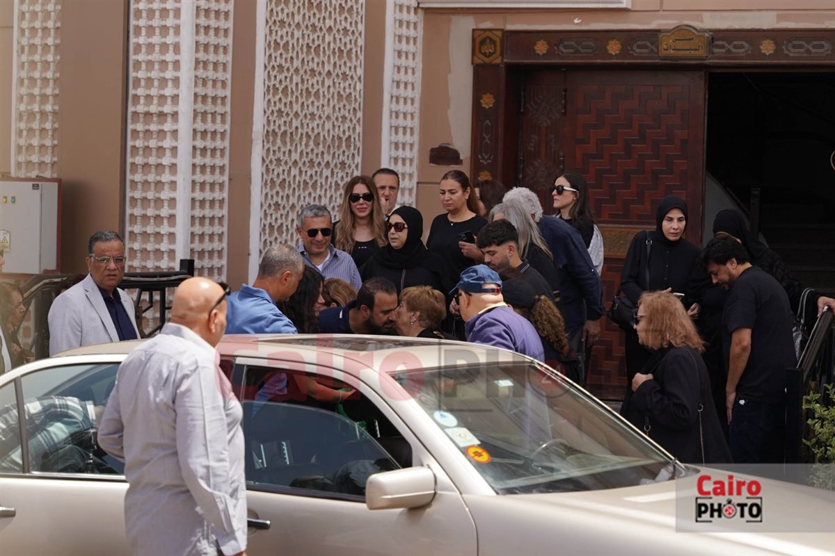 لقطات من جنازة الدكتور نبيل سالم زوج الإعلامية سناء منصور 