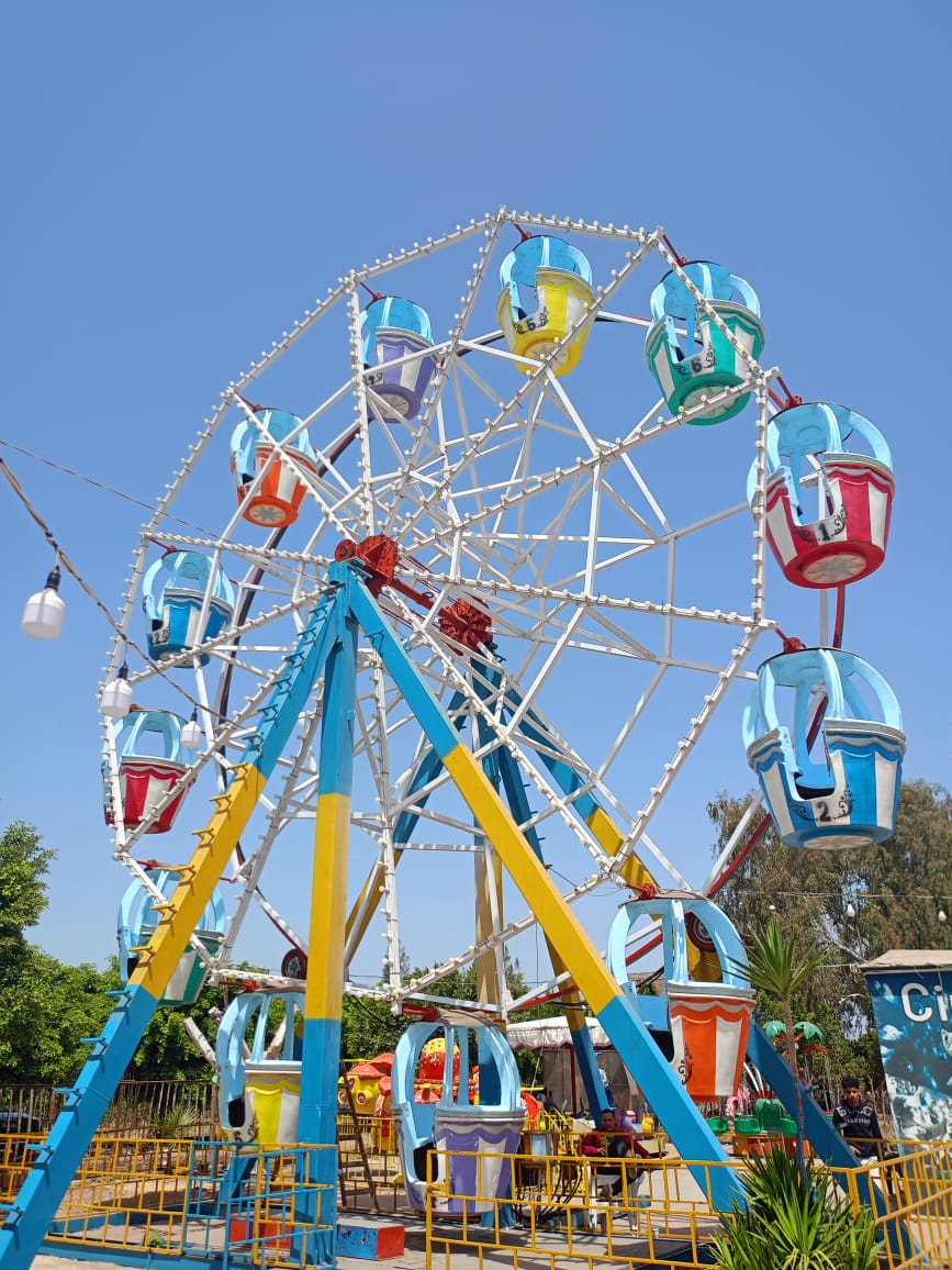 إقبال كبير من المواطنين على المتنزهات والشواطئ بالبحيرة