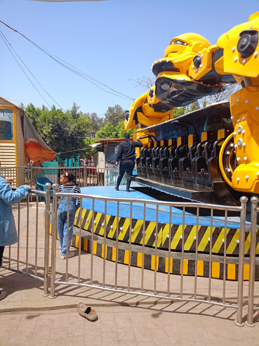 إقبال كبير من المواطنين على المتنزهات والشواطئ بالبحيرة