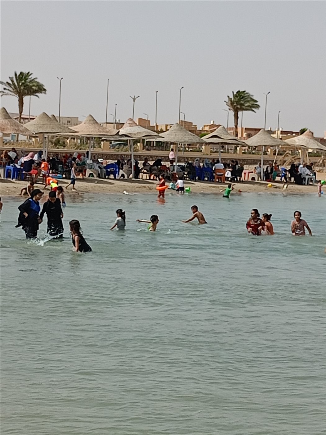 الإقبال على شواطئ شرم الشيخ