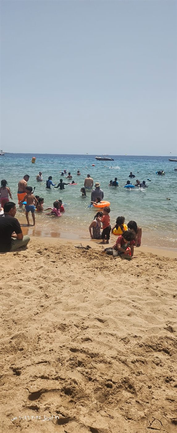 الإقبال على شواطئ شرم الشيخ