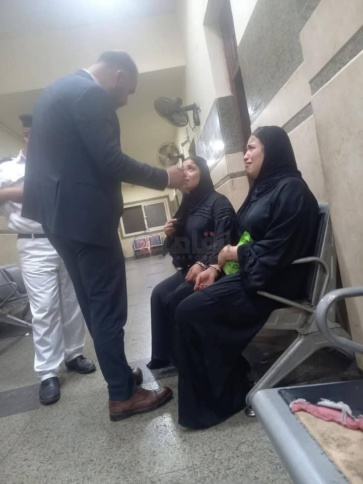 الفتاتين صاحبتي فيديو الرقص داخل عربات مترو 1