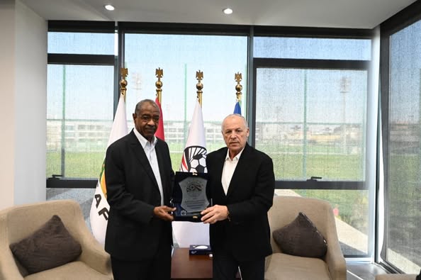 هاني أبو ريدة مع رئيس الاتحاد السوداني