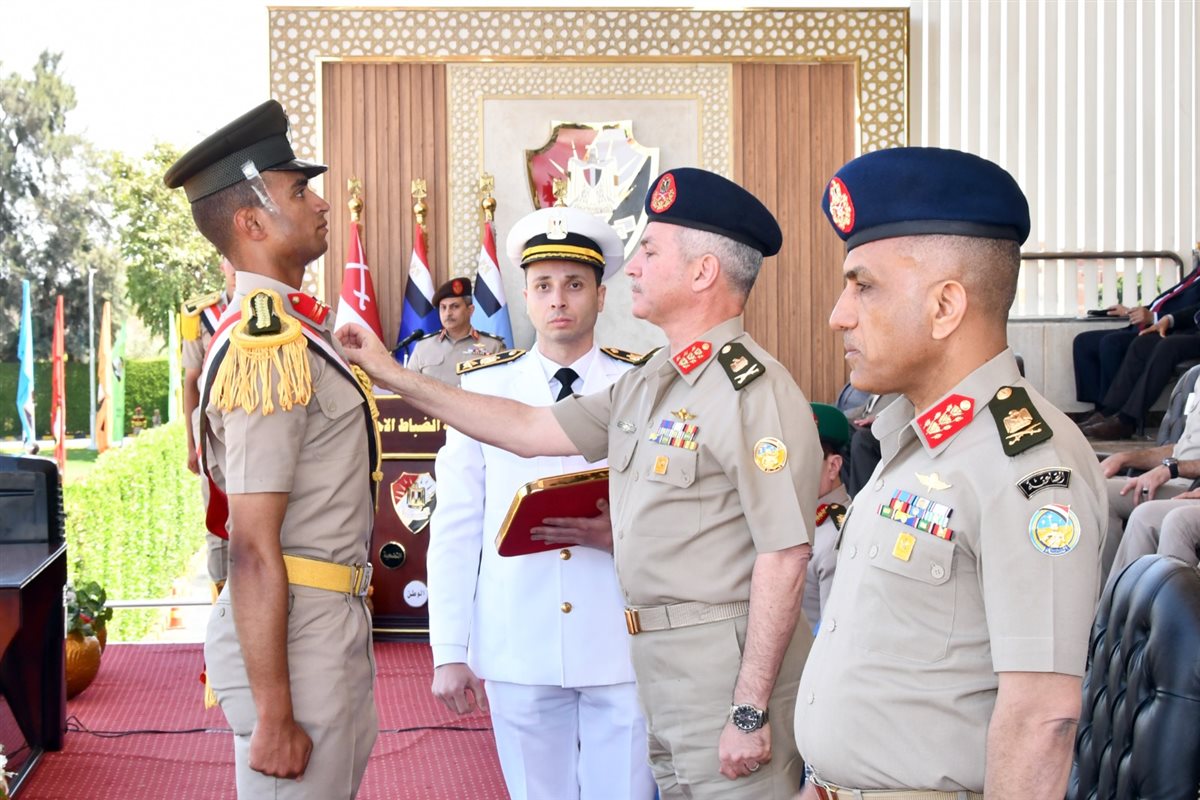 القوات المسلحة تحتفل بتخريج الدفعة 167 من كلية الضباط الإحتياط