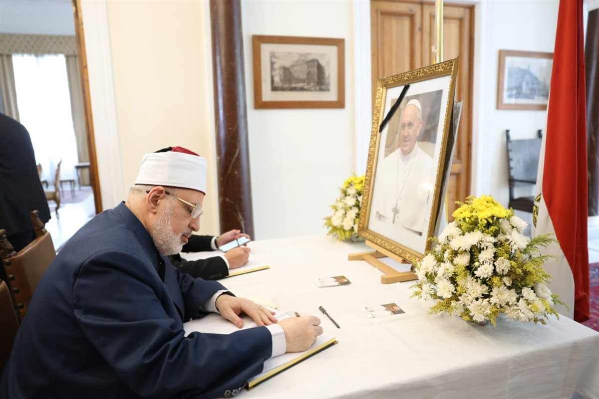 وكيل الأزهر يعزي سفير الفاتيكان في رحيل قداسة البابا فرنسيس