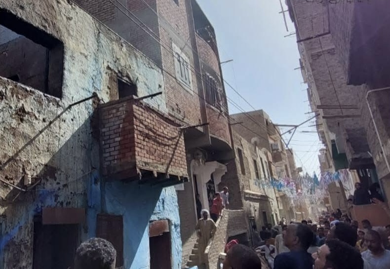 السيطرة على حريق هائل بإسنا