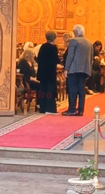 أحمد حلمي وعمرو الليثي يقدمان واجب العزاء في زوج الإعلامية سناء منصور بمسجد الشرطة بالشيخ زايد