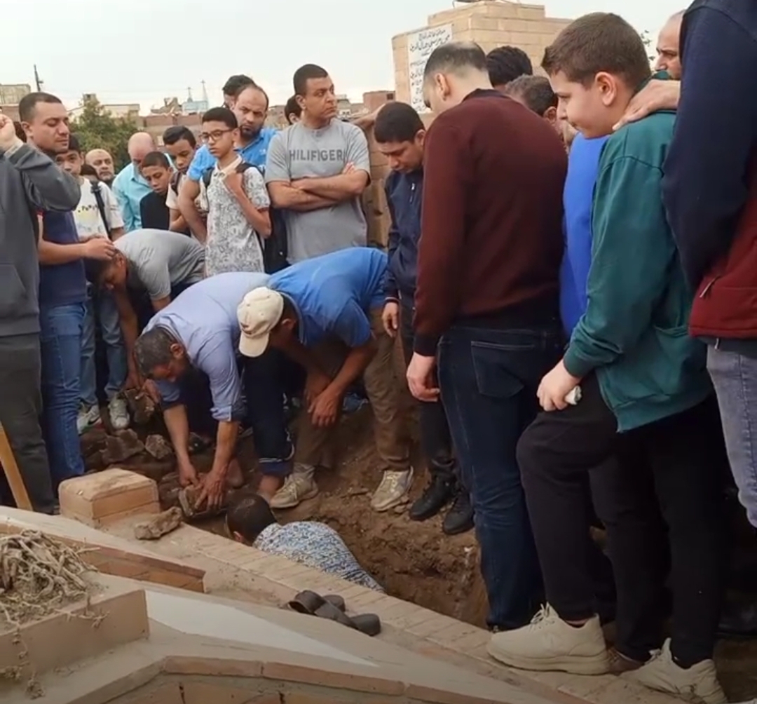 تشييع جثمان تلميذ توفي داخل مدرسته بدمنهور بعد توقف عضلة قلبه&nbsp;