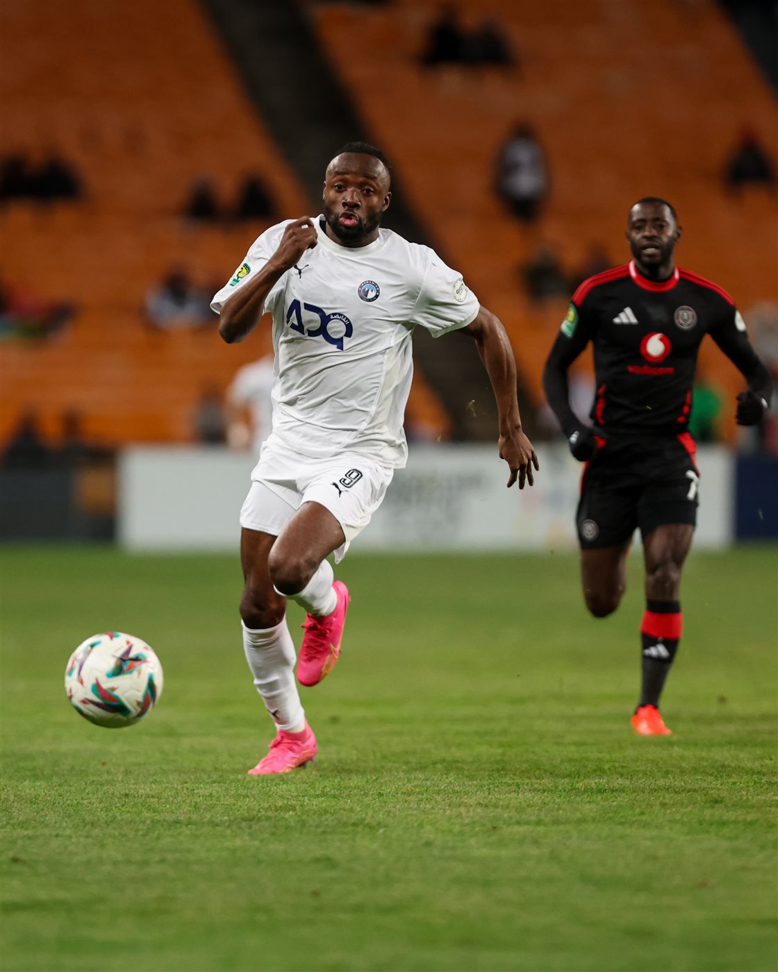 بيراميدز وأورلاندو بايرتس