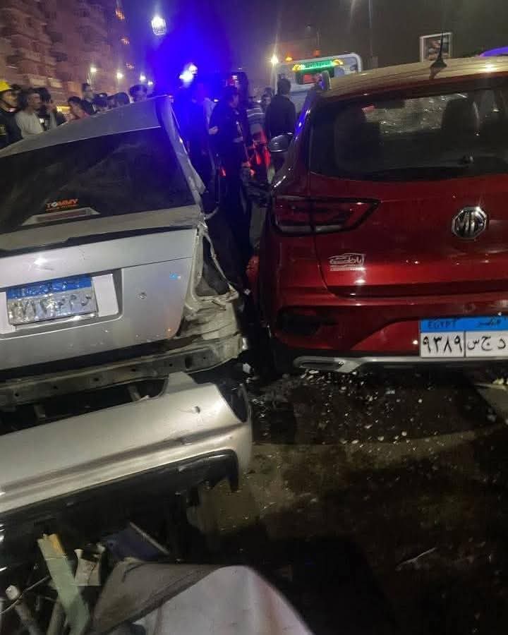 تصادم 3 سيارات ملاكي بكورنيش الإسكندرية 