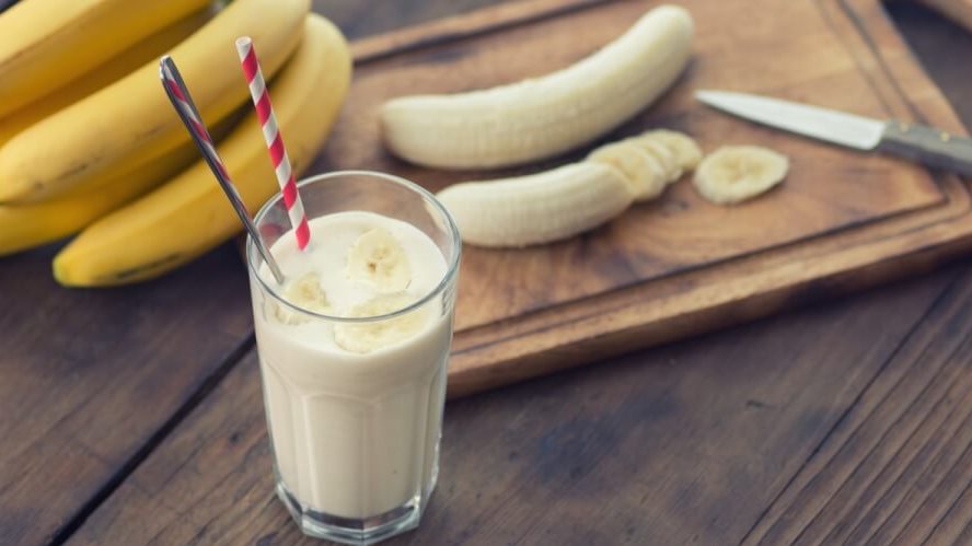 طريقة سموثي الموز بالحليب