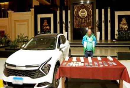 أحد المتهمين والمضبوطات