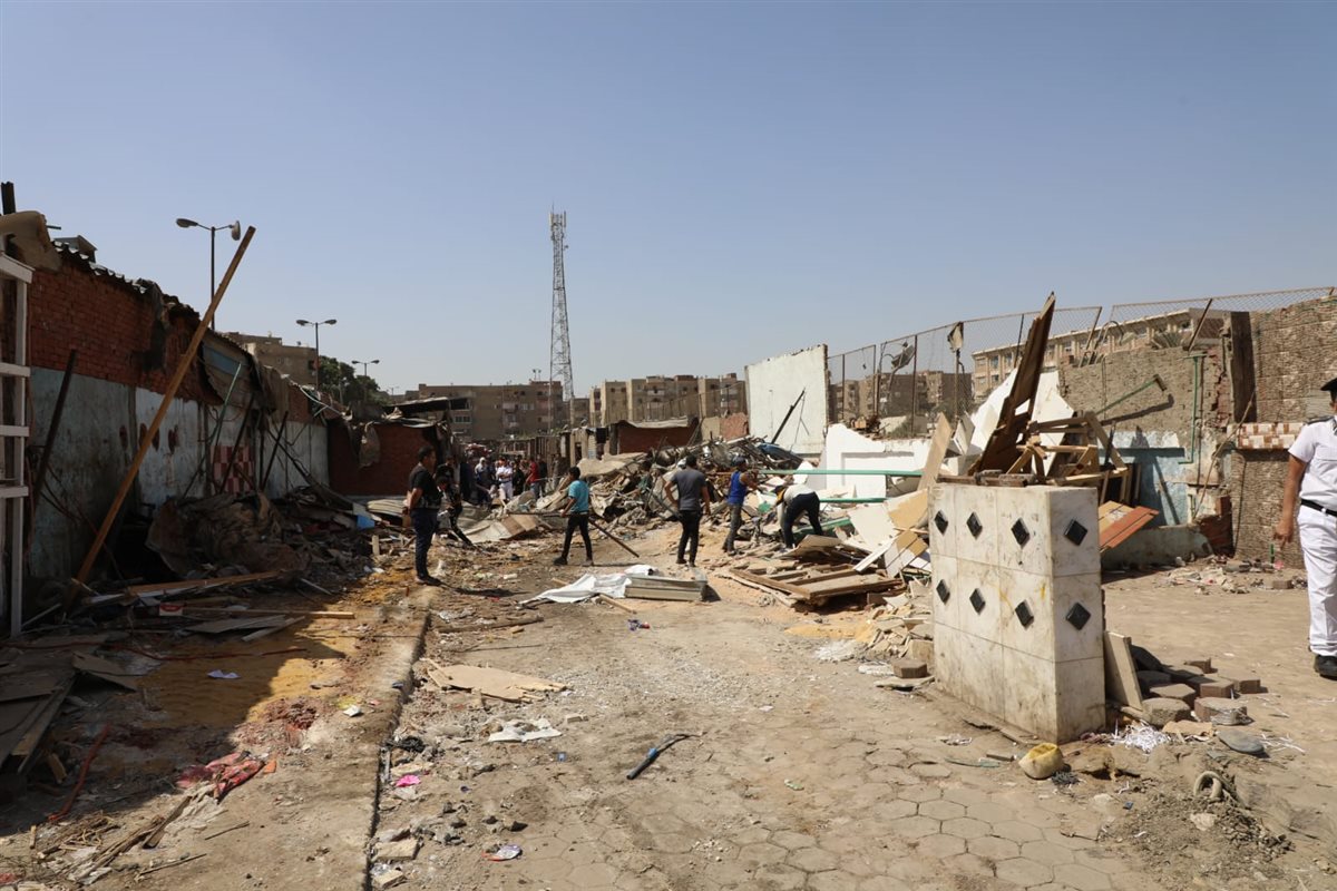 إزالة سوق الزلزال العشوائى بالمقطم 