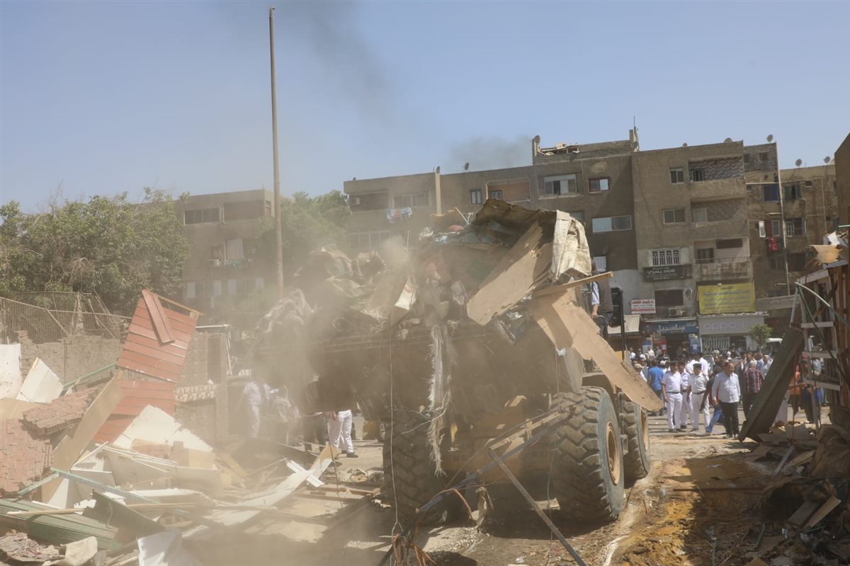 إزالة سوق الزلزال العشوائى بالمقطم 