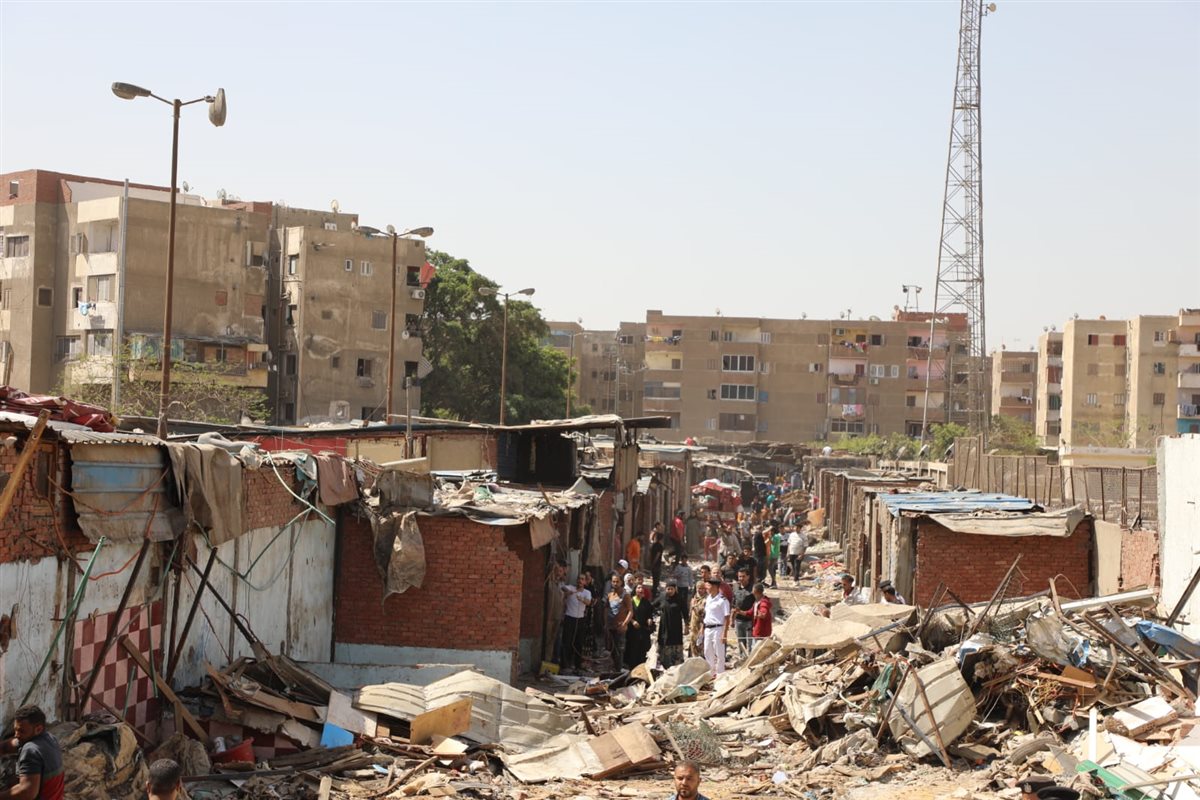 إزالة سوق الزلزال العشوائى بالمقطم 