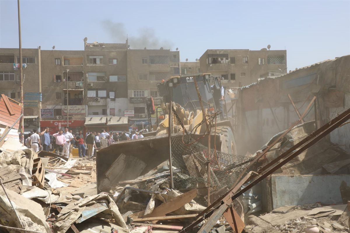 إزالة سوق الزلزال العشوائى بالمقطم 