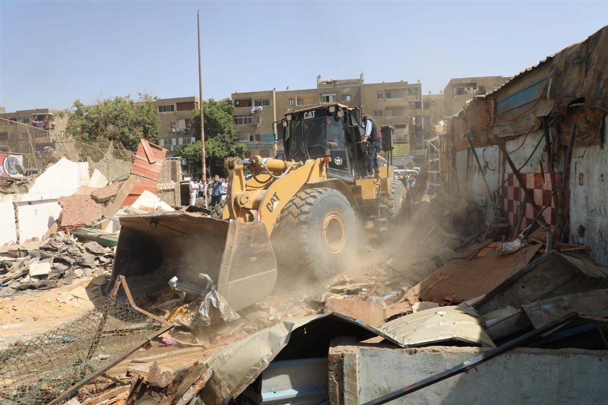 إزالة سوق الزلزال العشوائى بالمقطم 