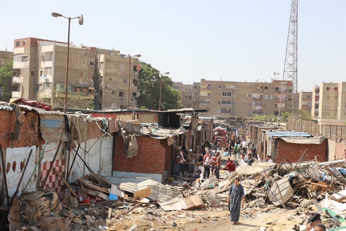 إزالة سوق الزلزال العشوائى بالمقطم 