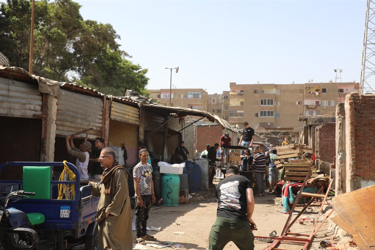 إزالة سوق الزلزال العشوائى بالمقطم 