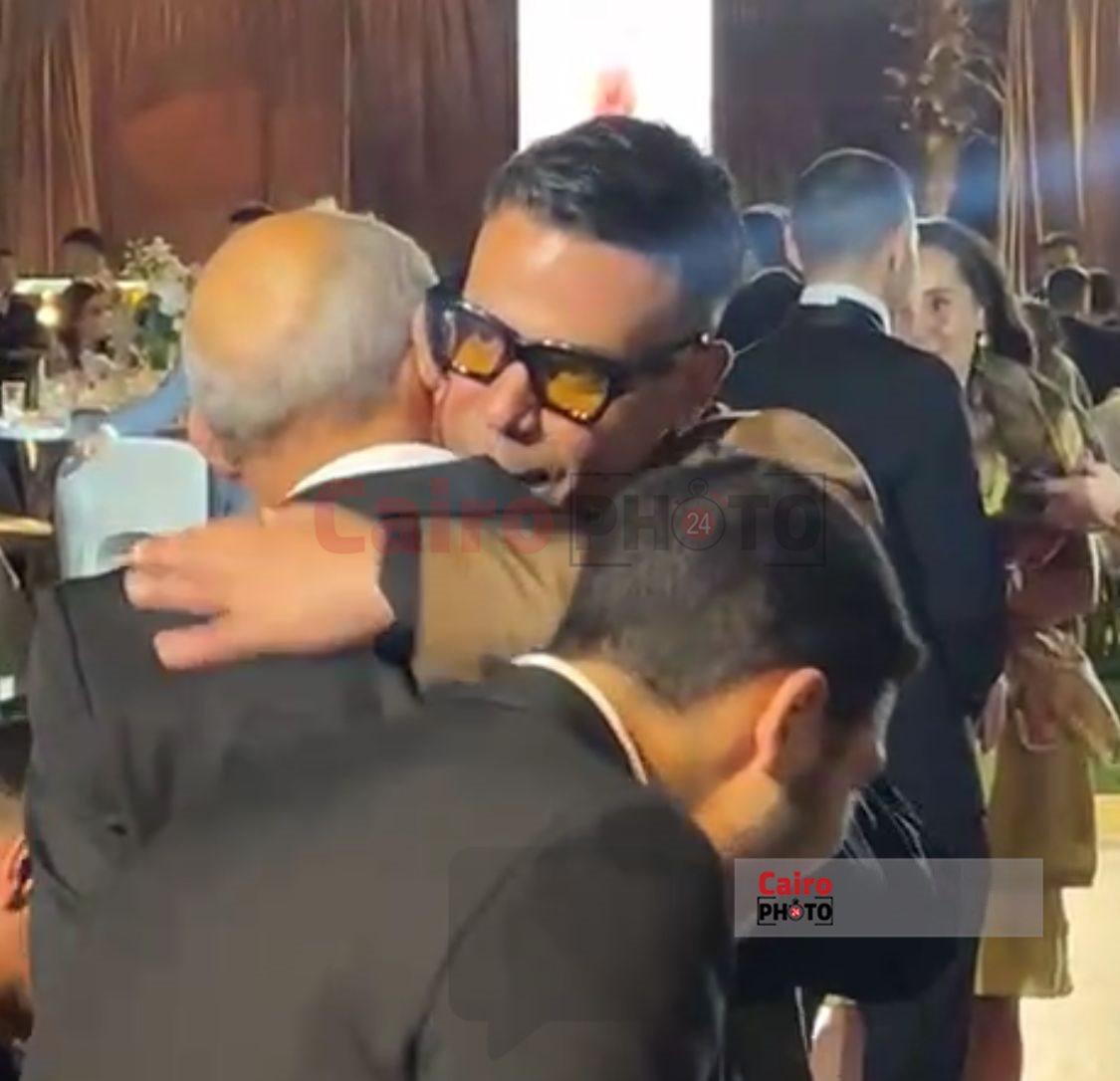 محمد إمام في حفل زفاف ابنة عمه عصام إمام 