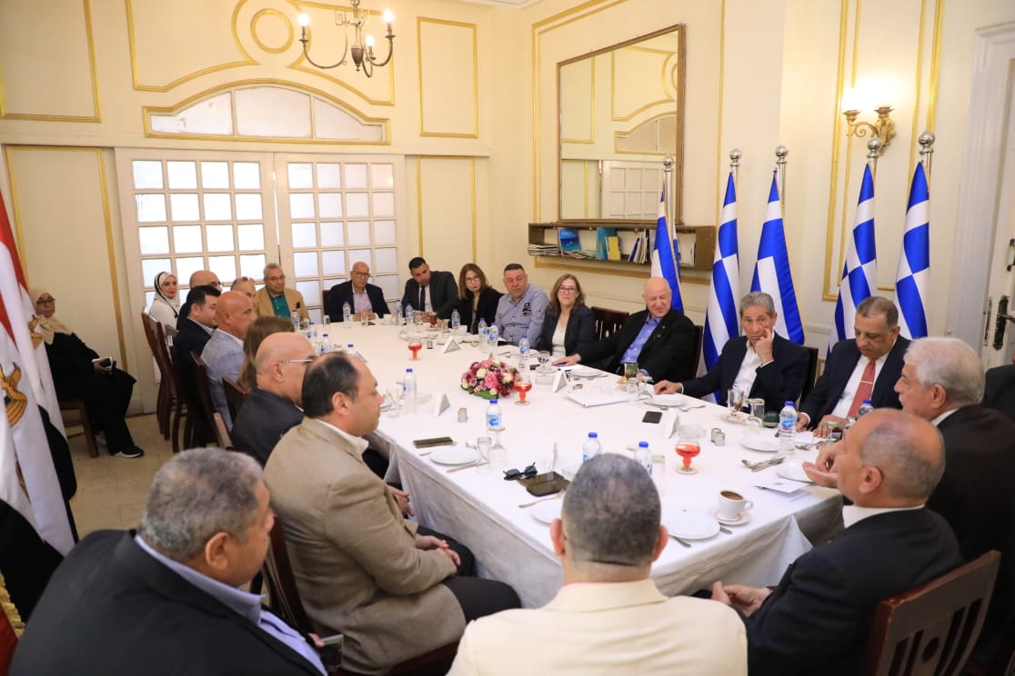 اجتماع مستشار رئيس الجمهورية ومحافظ القاهرة<br>&nbsp;