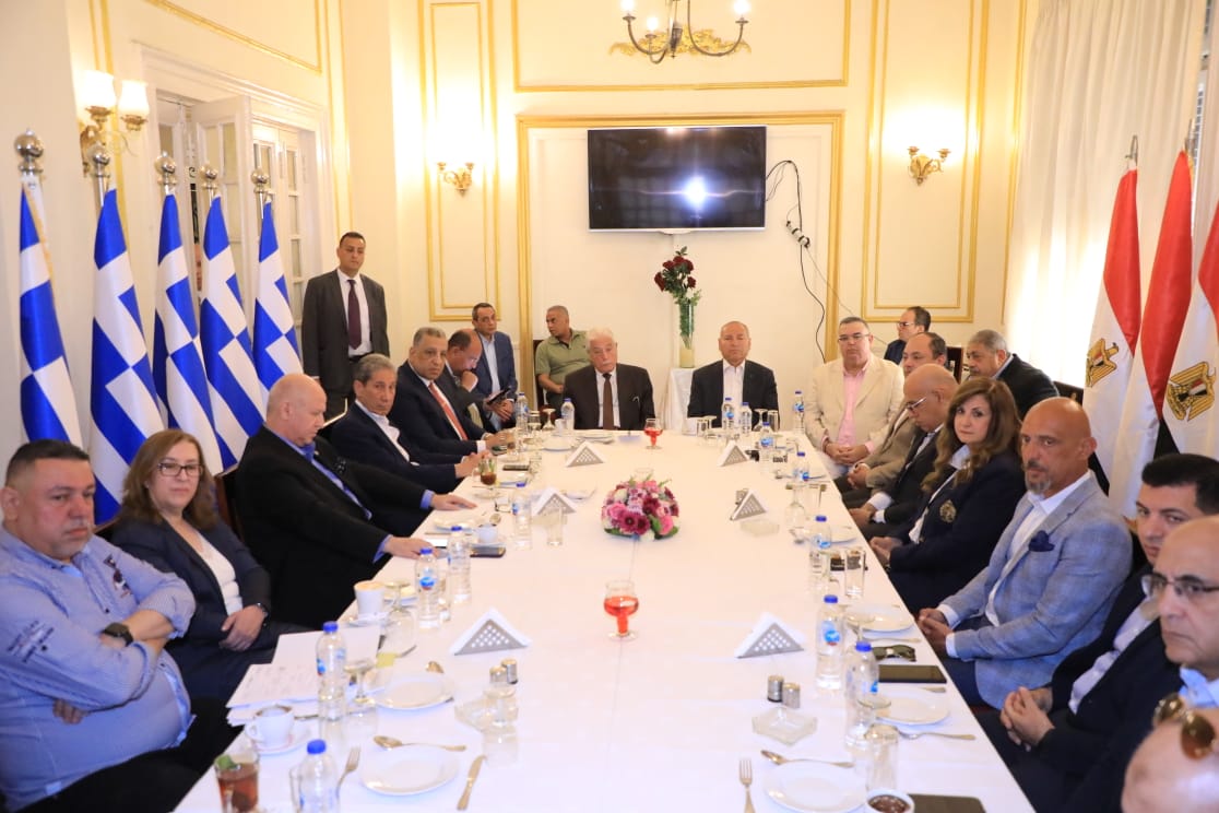 اجتماع مستشار رئيس الجمهورية ومحافظ القاهرة<br>&nbsp;