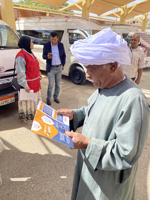 نائب محافظ الأقصر وحملة على المواقف للتوعية ضد الإدمان