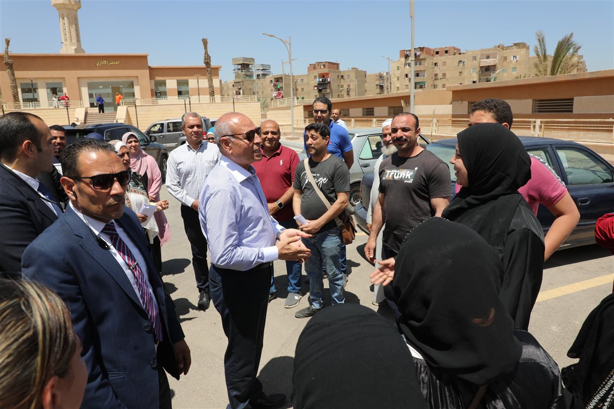 محافظ القاهرة يباشر أعمال رفع إزالة سوق الزلزال العشوائى بالمقطم