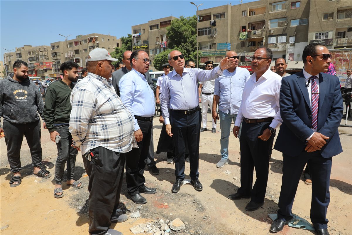 محافظ القاهرة يباشر أعمال رفع إزالة سوق الزلزال العشوائى بالمقطم